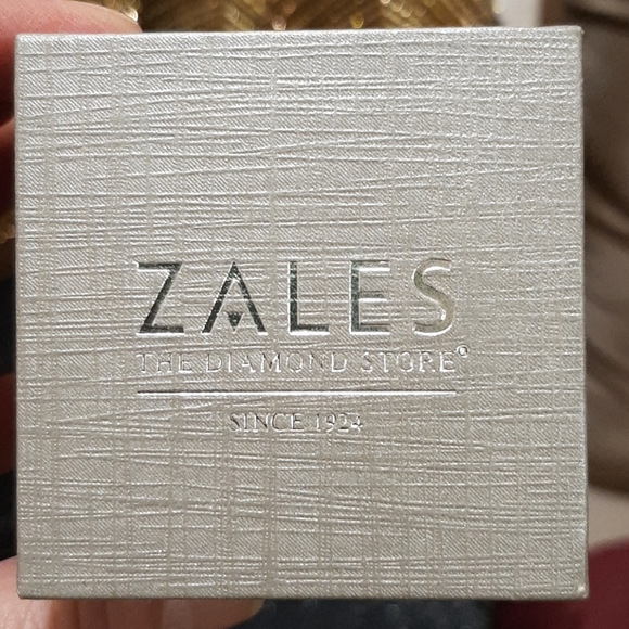Zales Diamond Ring - Picture 3 of 4